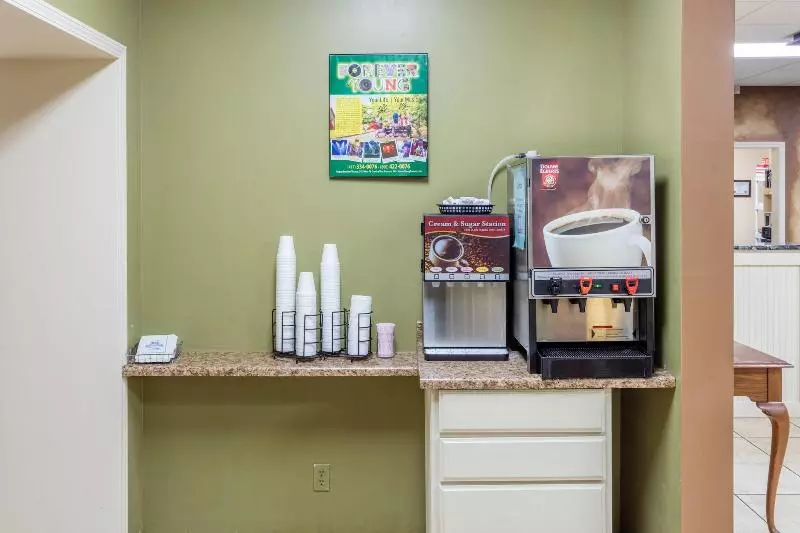 호텔 Angel Inn Near Imax, A Travelodge By Wyndham