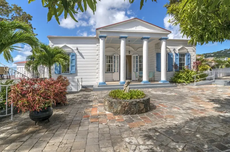هتل Castle Villas At Bluebeard S