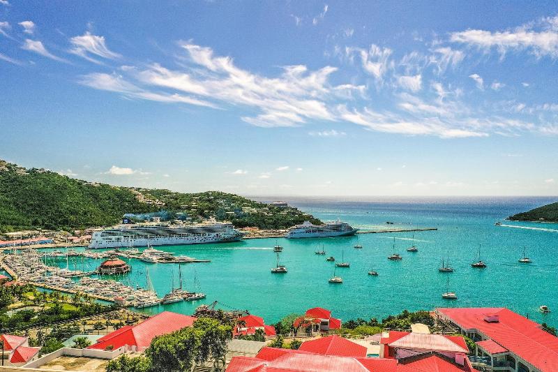 هتل Castle Villas At Bluebeard S