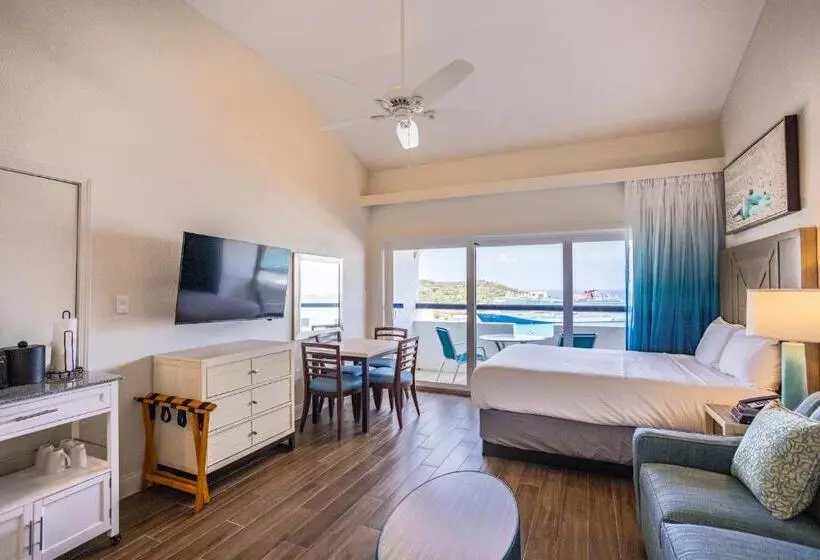 هتل Castle Villas At Bluebeard S