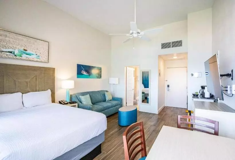 هتل Castle Villas At Bluebeard S