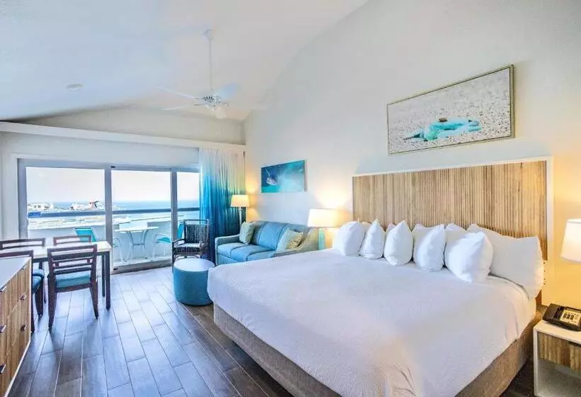 هتل Castle Villas At Bluebeard S