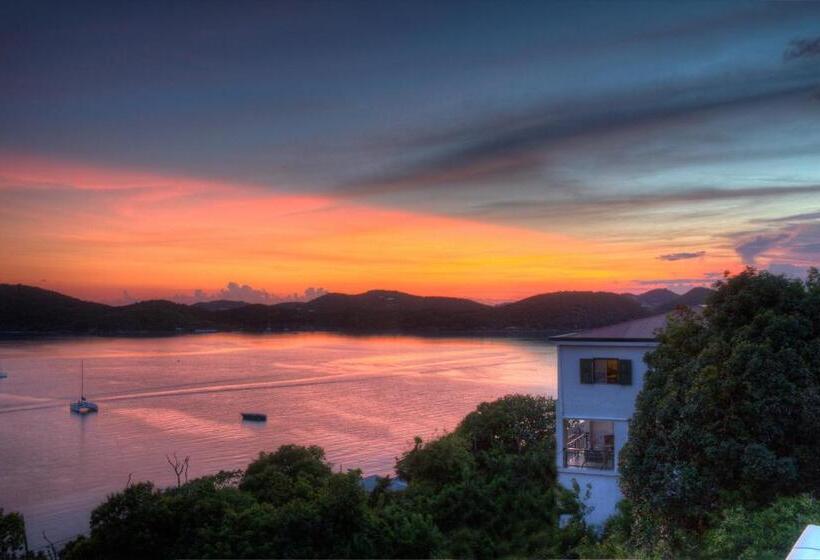 هتل Castle Villas At Bluebeard S