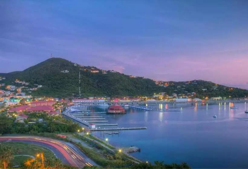 هتل Castle Villas At Bluebeard S