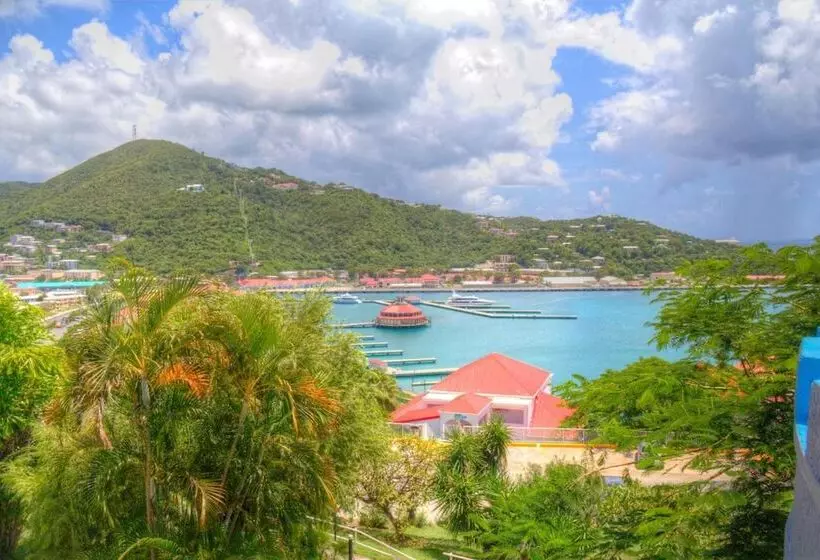 هتل Castle Villas At Bluebeard S