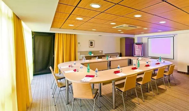 Отель Mercure Toulouse Aéroport Golf De Seilh