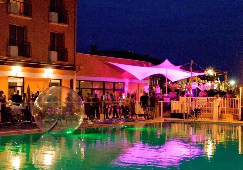 Отель Mercure Toulouse Aéroport Golf De Seilh