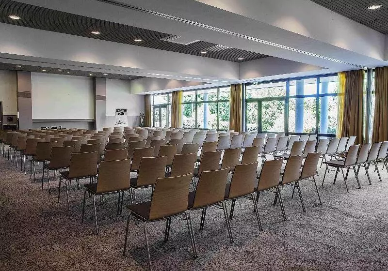 Отель Mercure Toulouse Aéroport Golf De Seilh