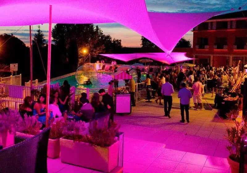 Отель Mercure Toulouse Aéroport Golf De Seilh