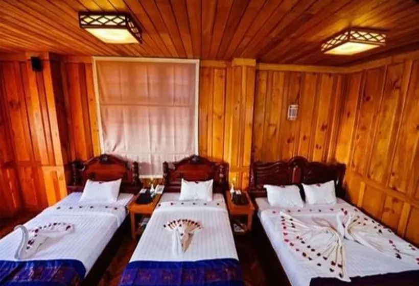 هتل Pine Hill Resort