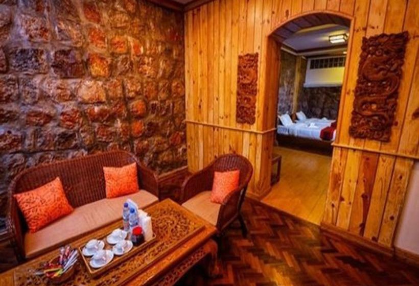 هتل Pine Hill Resort