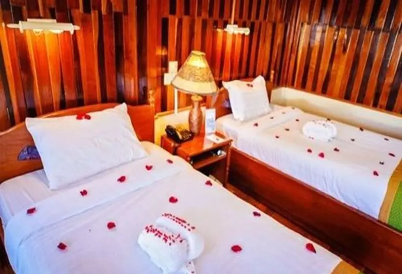 هتل Pine Hill Resort