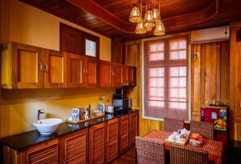 هتل Pine Hill Resort