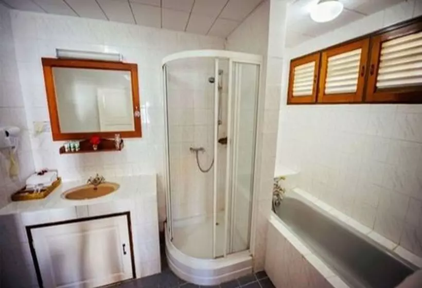 هتل Pine Hill Resort