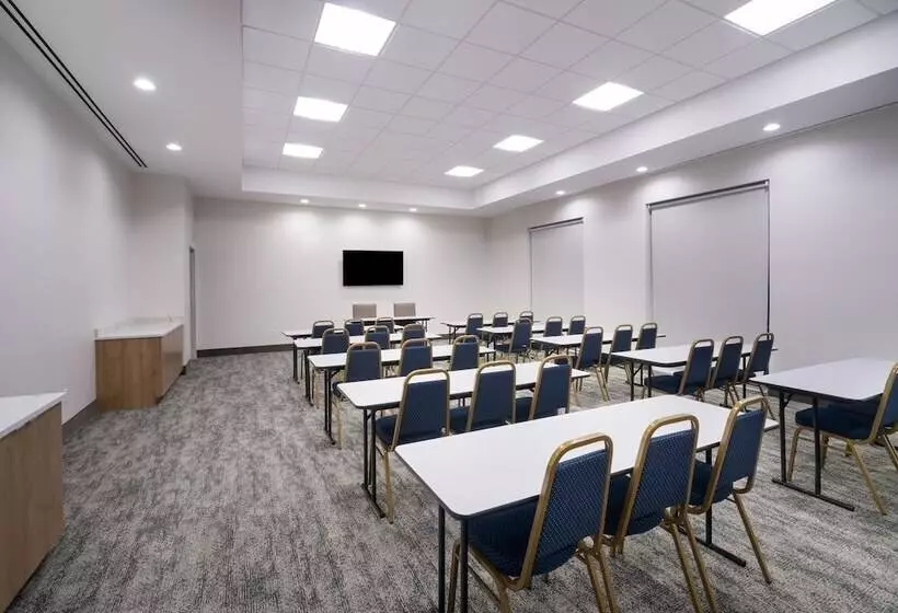 Hotelli Staybridge Suites   Louisville   Expo Center, An Ihg