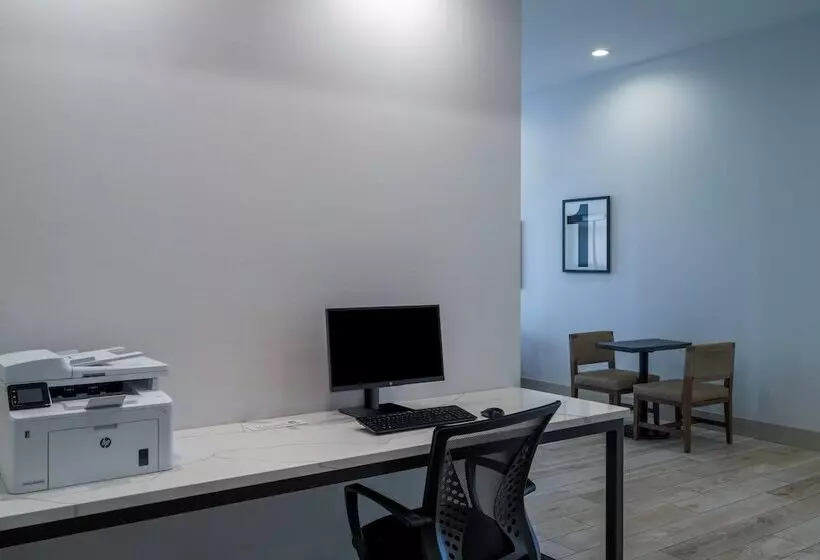 Hotelli Staybridge Suites   Louisville   Expo Center, An Ihg