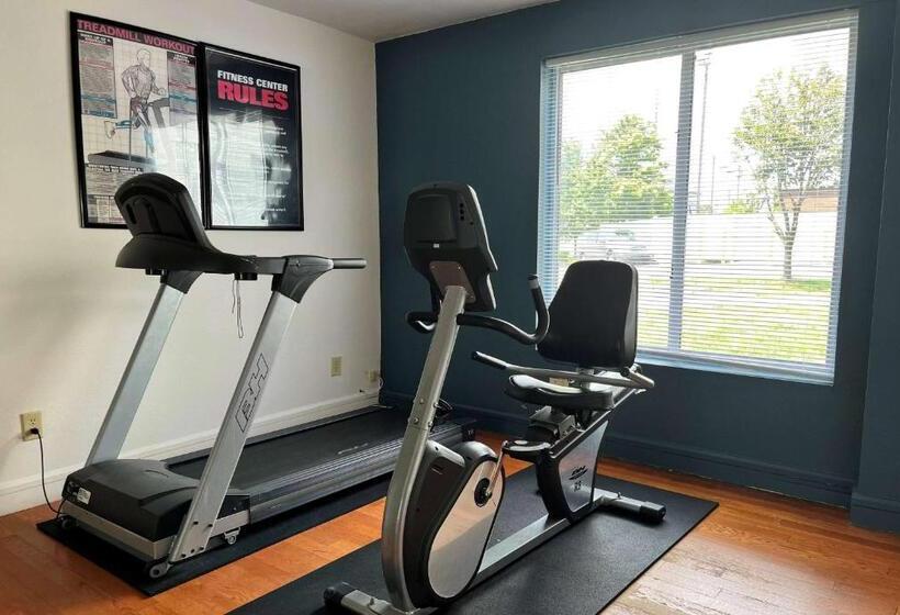 בית מלון כפרי Baymont By Wyndham Indianapolis East