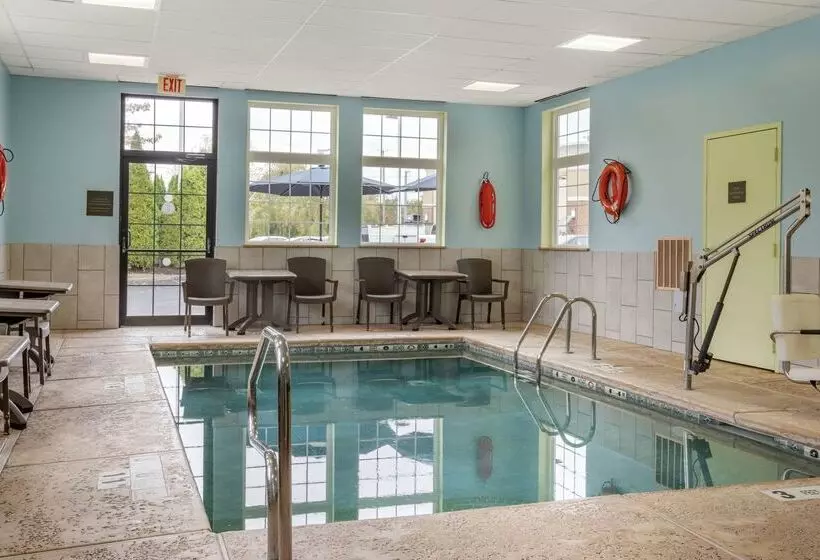 هتل Comfort Inn University