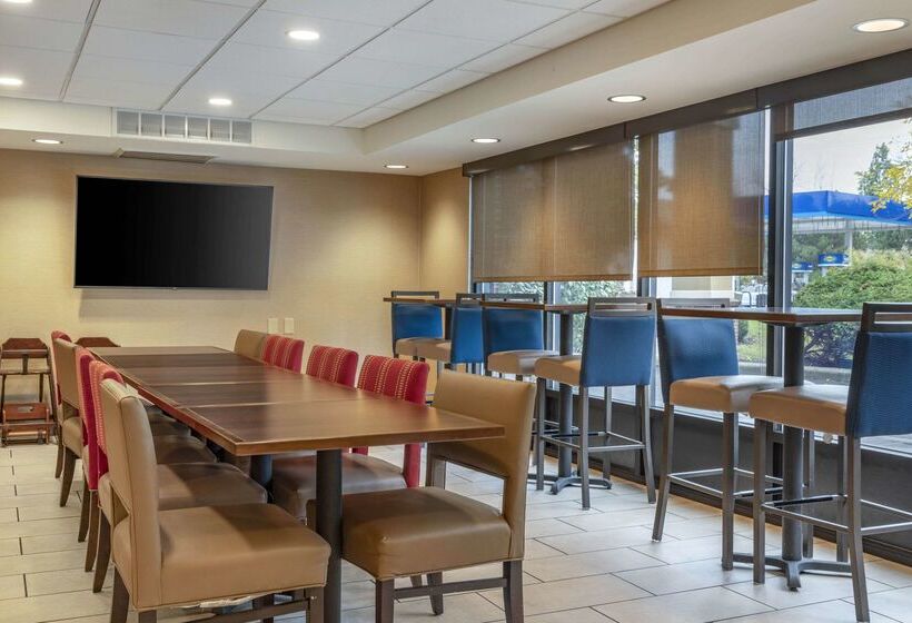 فندق Comfort Inn University