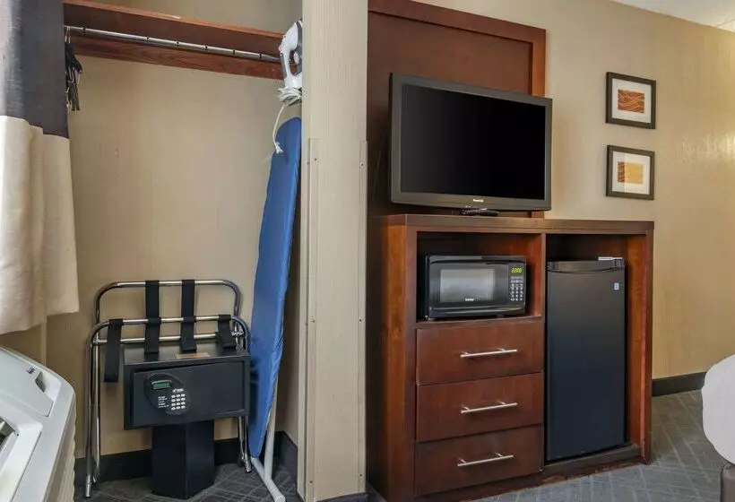 هتل Comfort Inn University