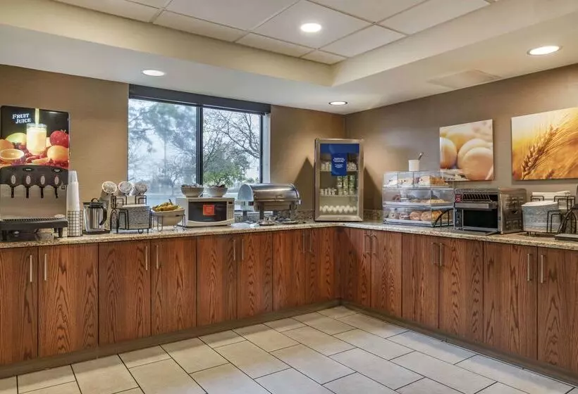 هتل Comfort Inn University