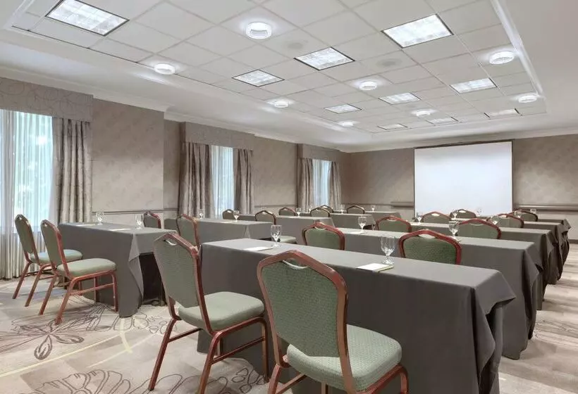 هتل Hilton Garden Inn Springfield, Ma