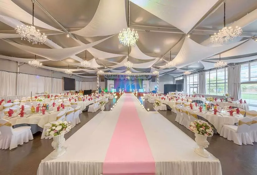 هتل Shanghai Parkyard