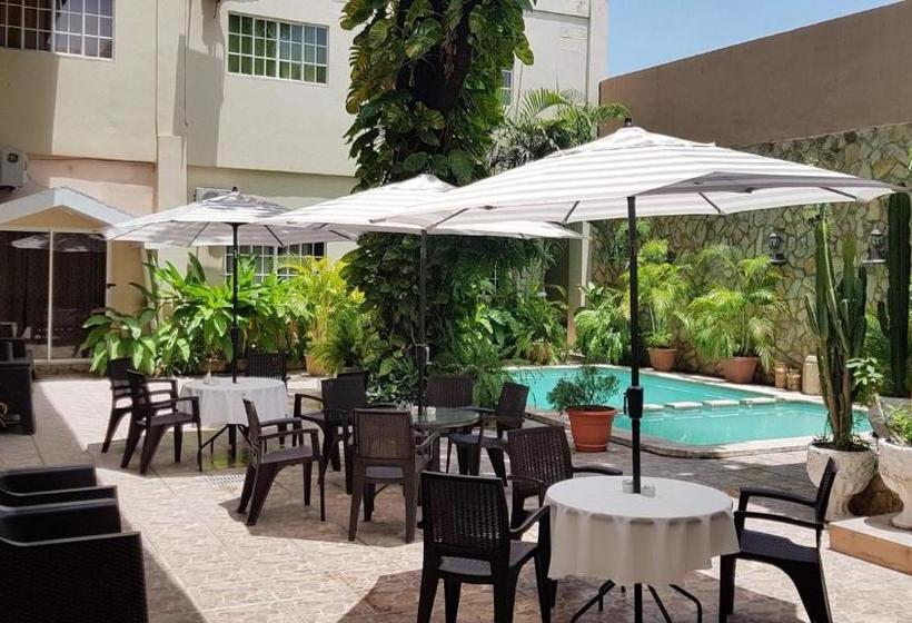 هتل Plaza Floresta