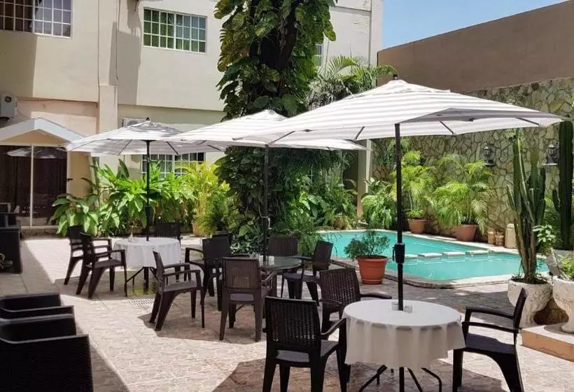 هتل Plaza Floresta