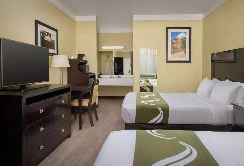 Отель Quality Inn & Suites Gallup I 40 Exit 20