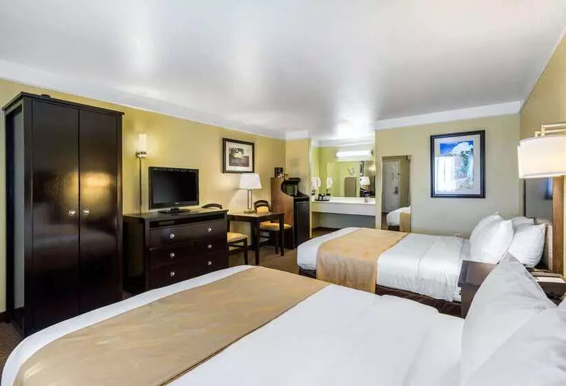 Отель Quality Inn & Suites Gallup I 40 Exit 20