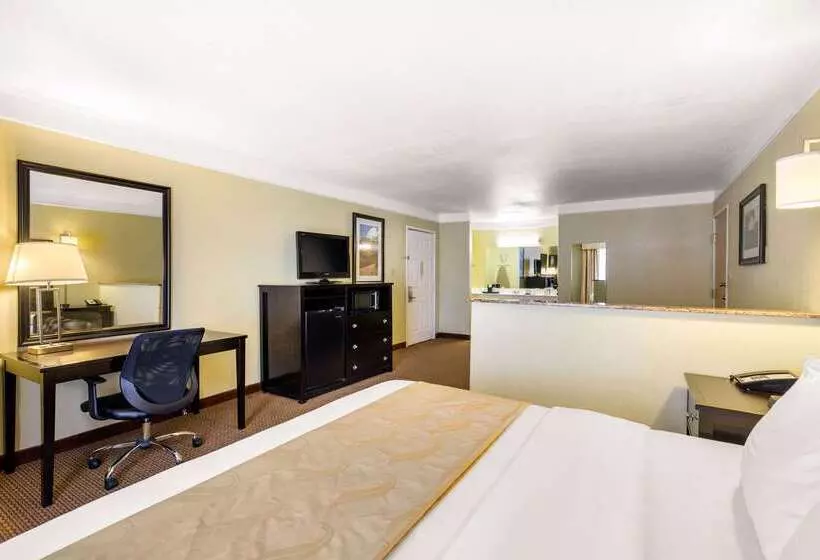 Отель Quality Inn & Suites Gallup I 40 Exit 20