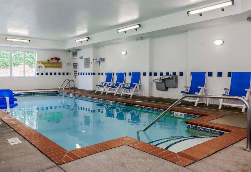 בית מלון כפרי Baymont By Wyndham Indianapolis East