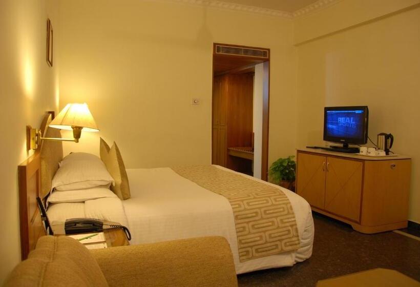 هتل Sandesh The Prince