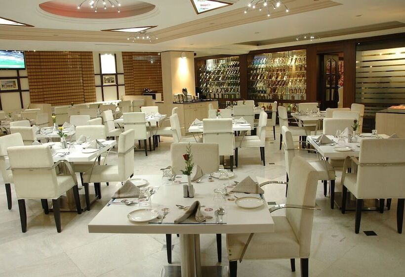 هتل Sandesh The Prince