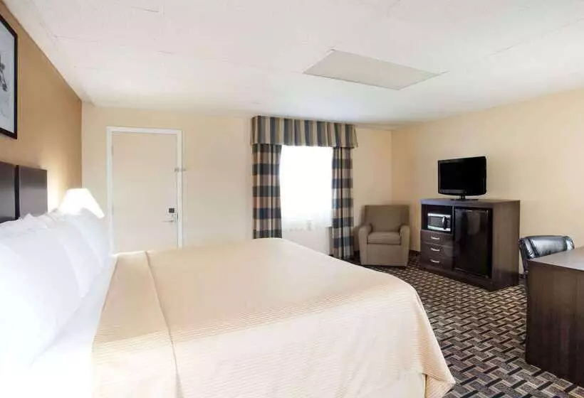 هتل Travelodge By Wyndham South Burlington