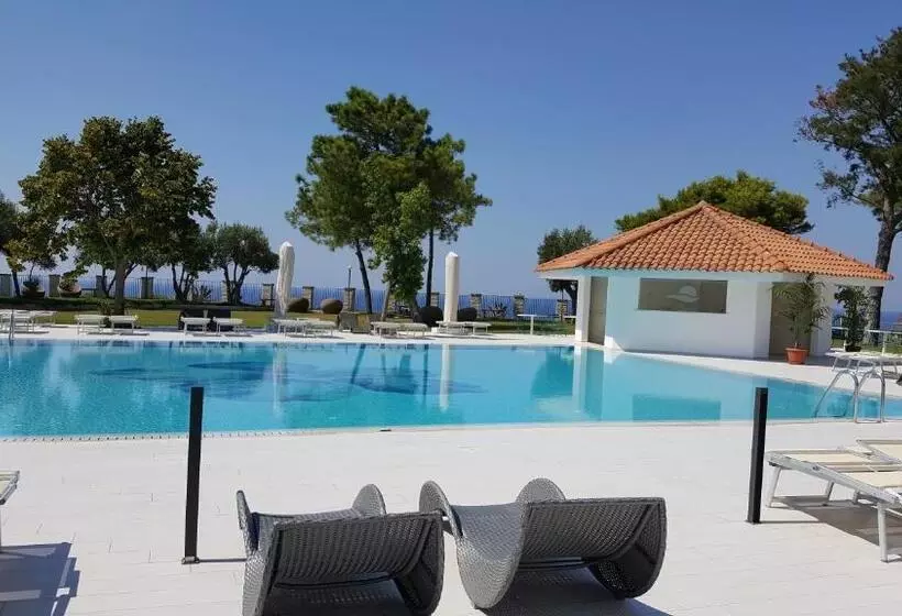 בית מלון כפרי Tui Blue Tropea