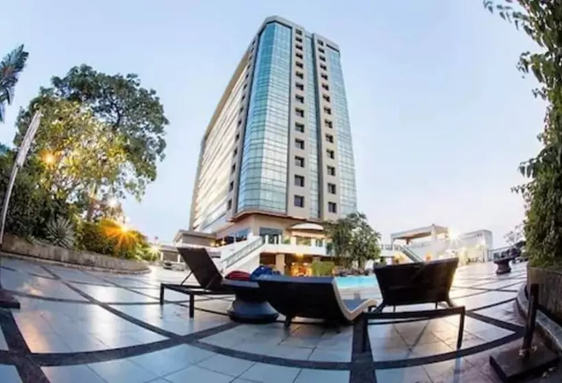 Отель The Twin Lotus