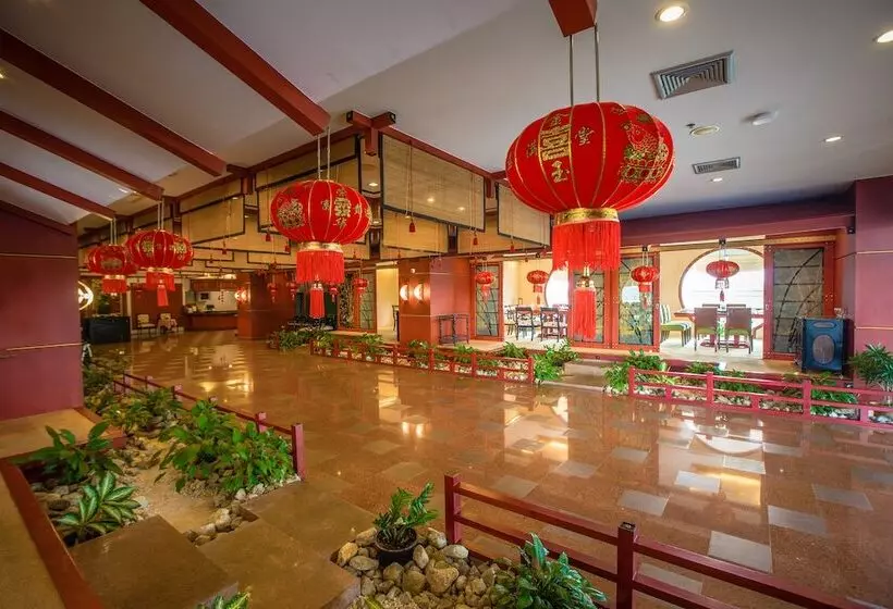 Отель The Twin Lotus