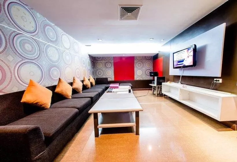 Отель The Twin Lotus