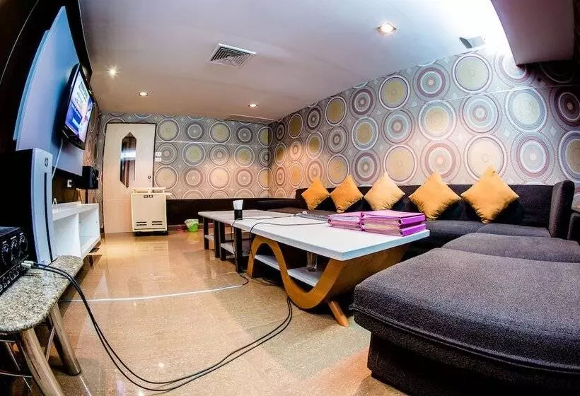 Отель The Twin Lotus