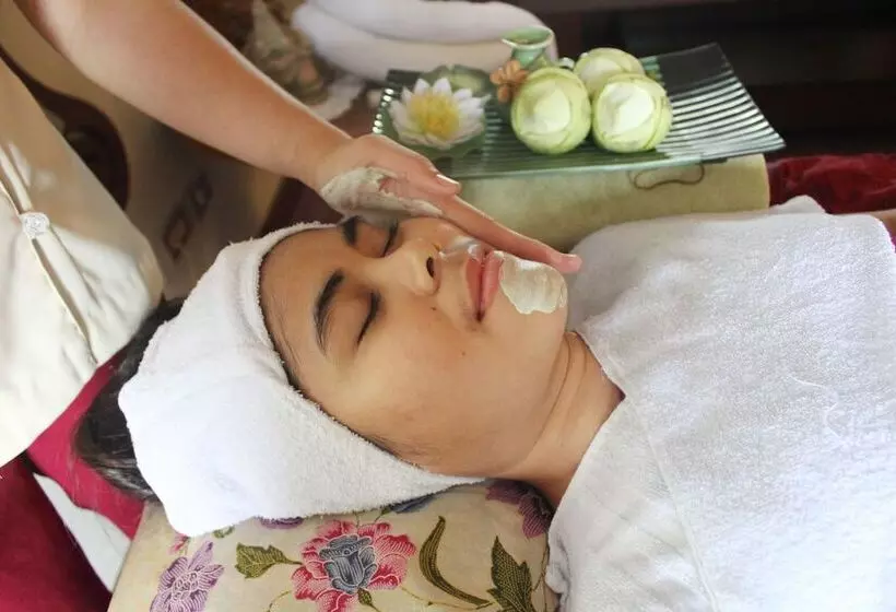 Отель The Twin Lotus