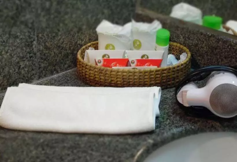 Отель The Twin Lotus