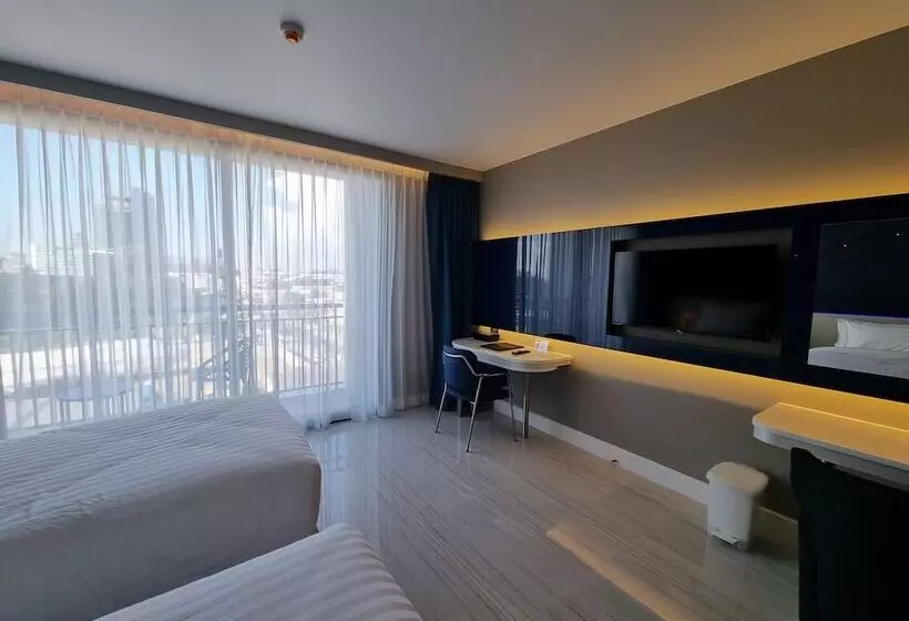 Pattaya Discovery Beach Hotel Sha Extra Plus