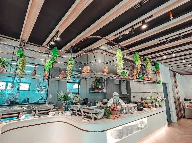 Pattaya Discovery Beach Hotel Sha Extra Plus