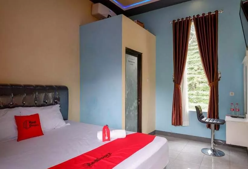 Hotelli Reddoorz @ Gerbang Dieng Plateau Area
