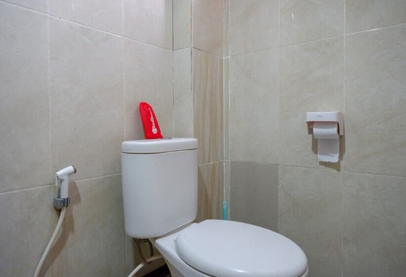 بنسيون Reddoorz Plus @ Cameloan Hotel Palu