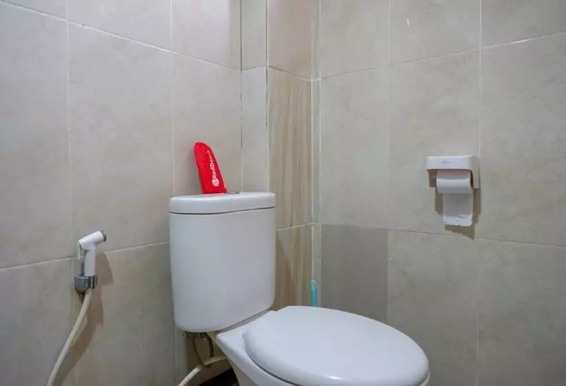 ペンション Reddoorz Plus @ Cameloan Hotel Palu