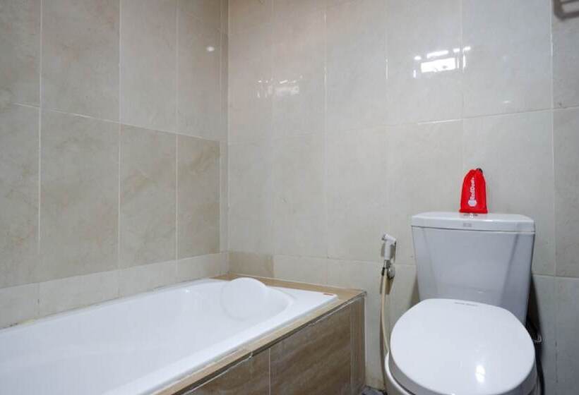 بنسيون Reddoorz Plus @ Cameloan Hotel Palu