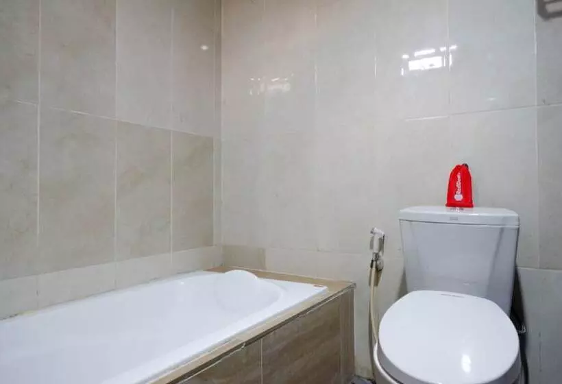 ペンション Reddoorz Plus @ Cameloan Hotel Palu